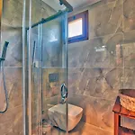 Vintage Villa *