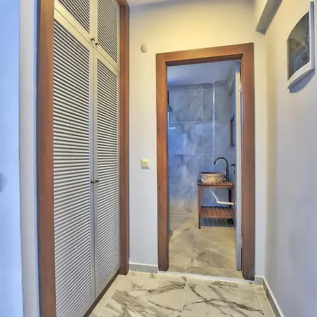 Vintage Villa *